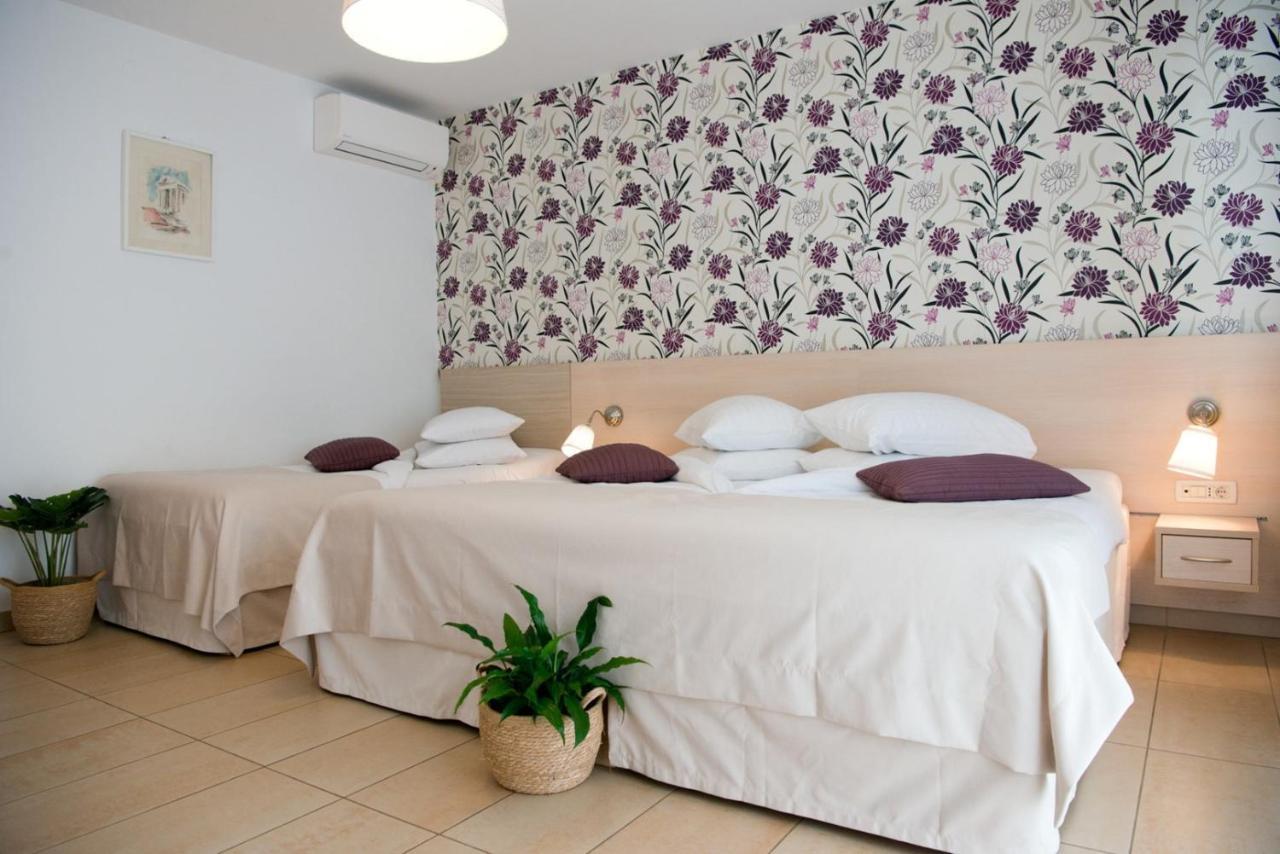 Apartments Sandra Porec Exterior photo