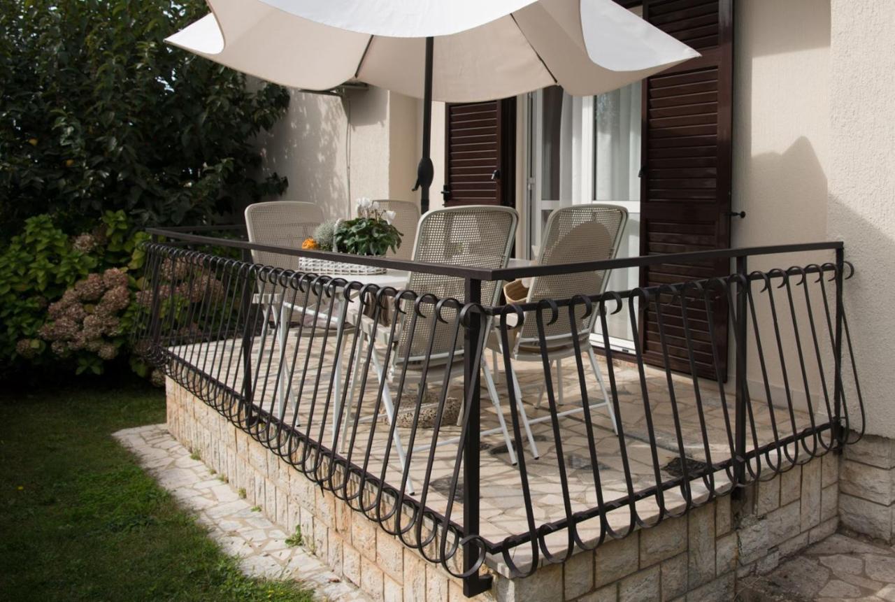 Apartments Sandra Porec Exterior photo