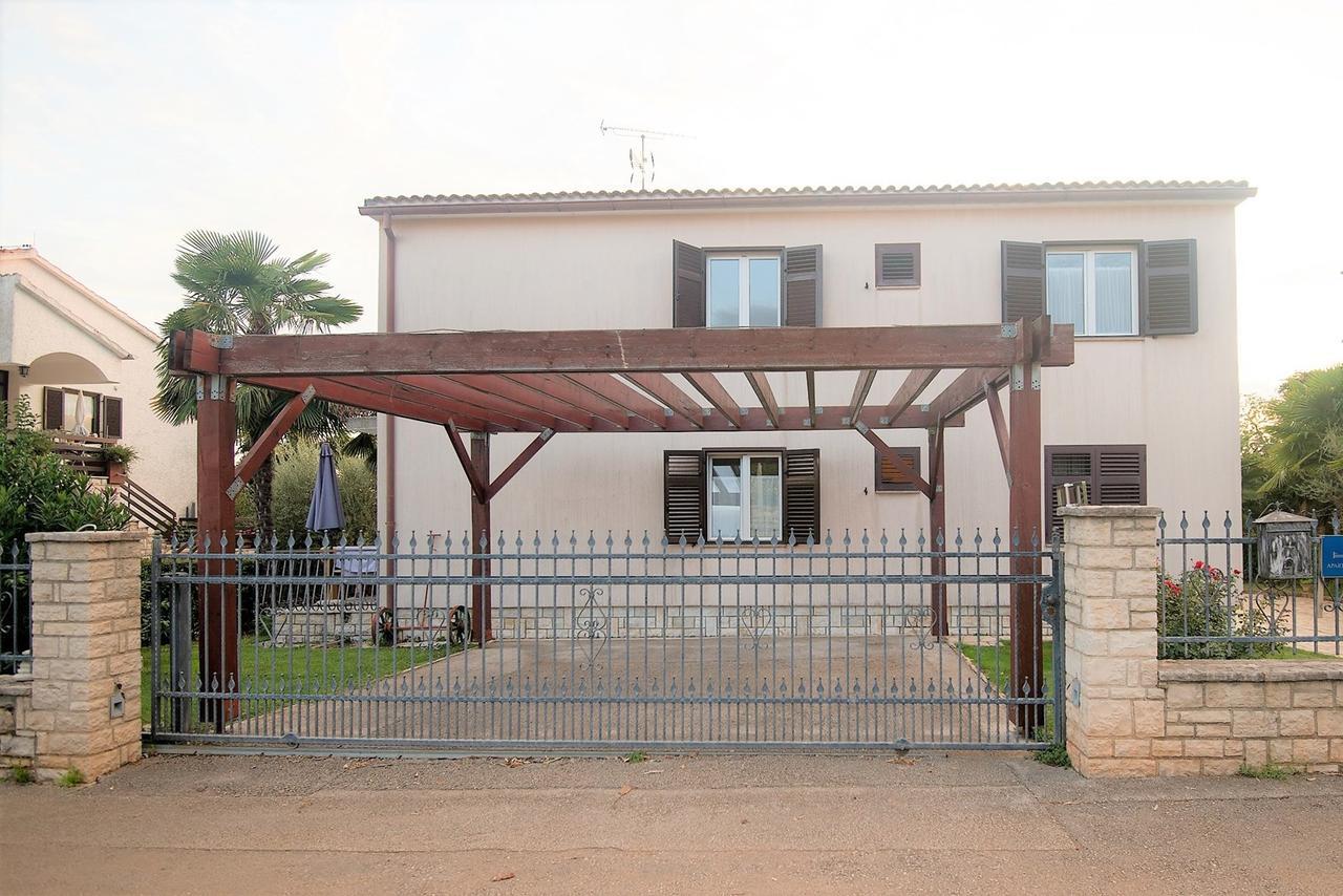 Apartments Sandra Porec Exterior photo