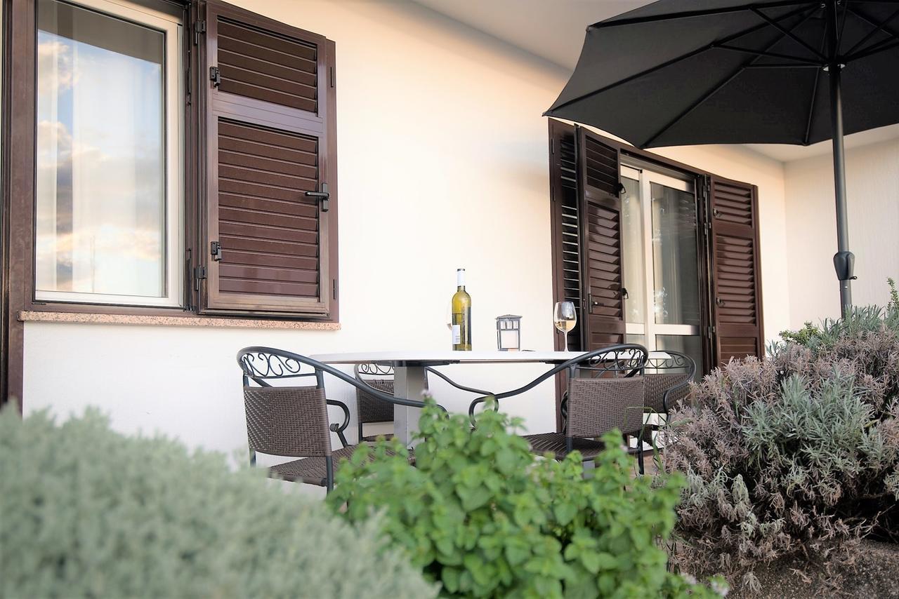 Apartments Sandra Porec Exterior photo