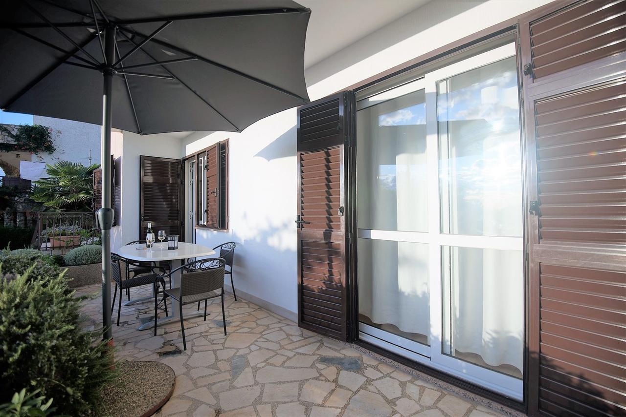 Apartments Sandra Porec Exterior photo